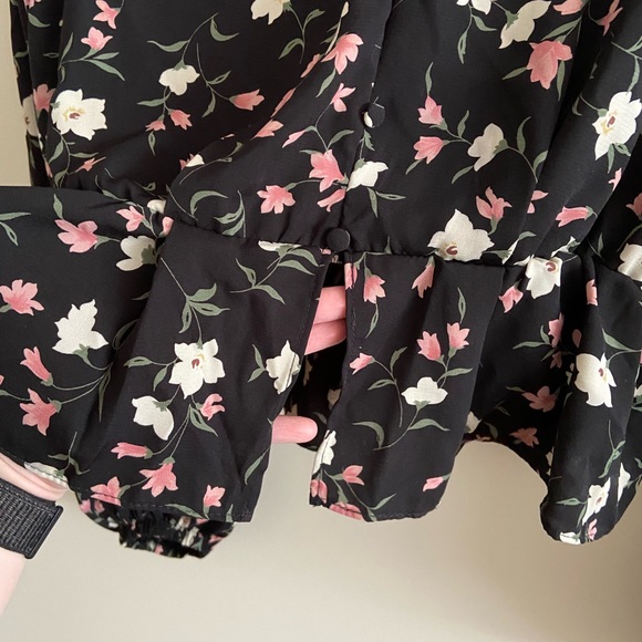 Floral Flowy Top - Picture 4 of 4